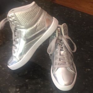 High top girls tennis shoes, size 3